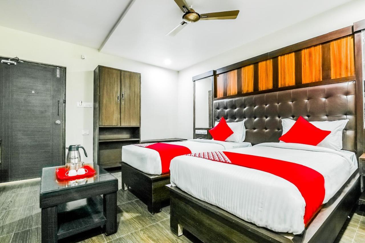 Oyo 16155 Hotel Dcm Grand Vijayawada Exterior photo