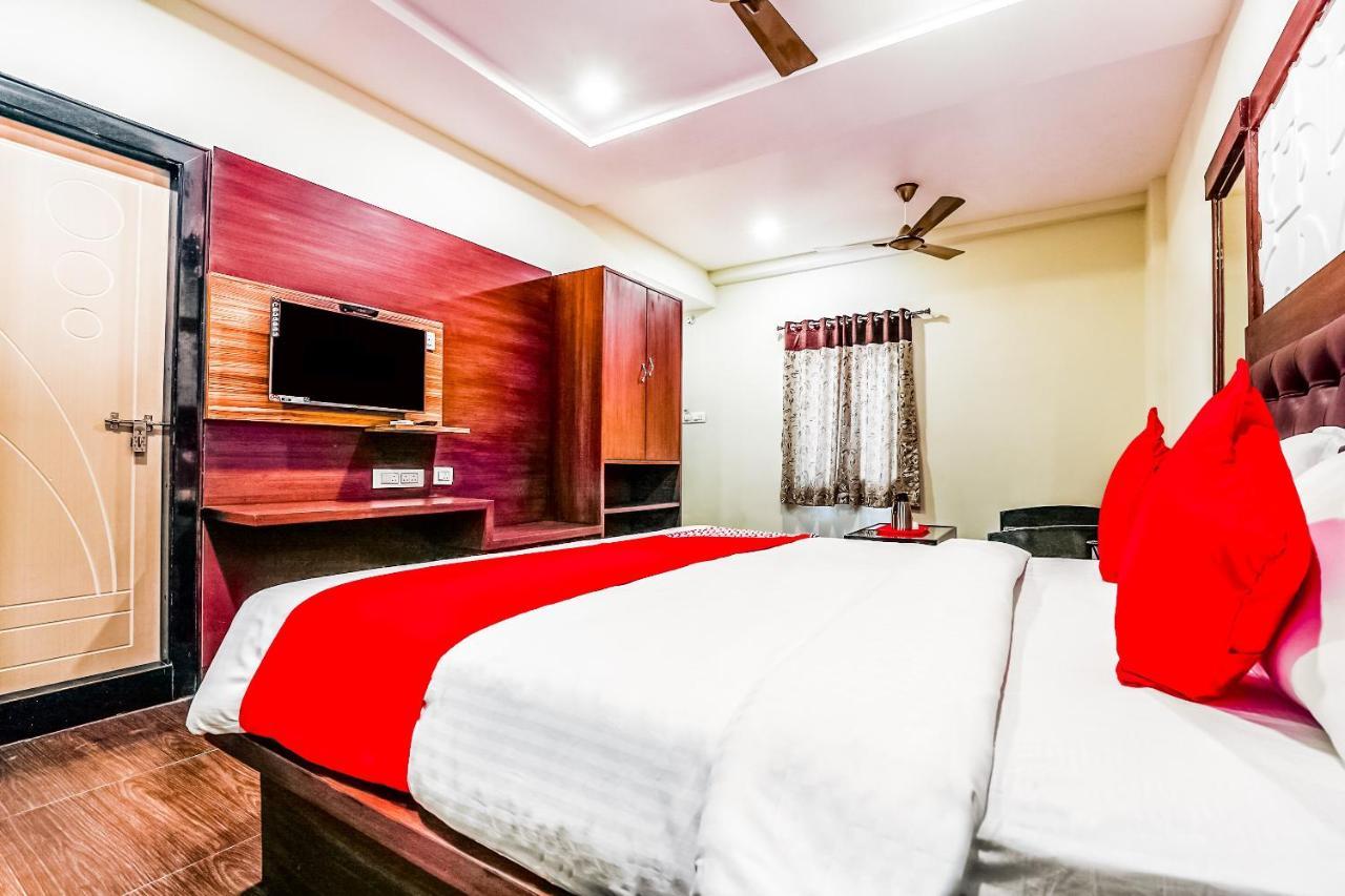 Oyo 16155 Hotel Dcm Grand Vijayawada Exterior photo