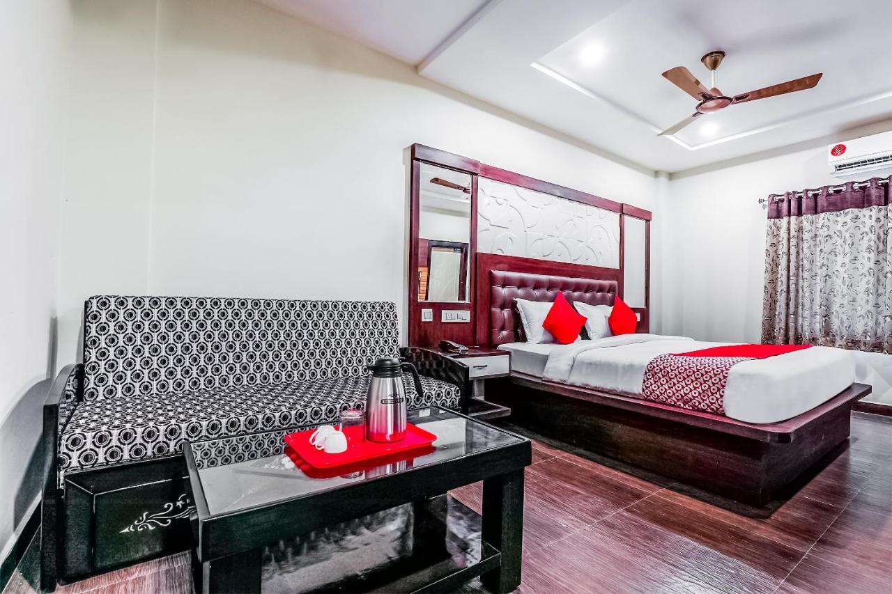Oyo 16155 Hotel Dcm Grand Vijayawada Exterior photo