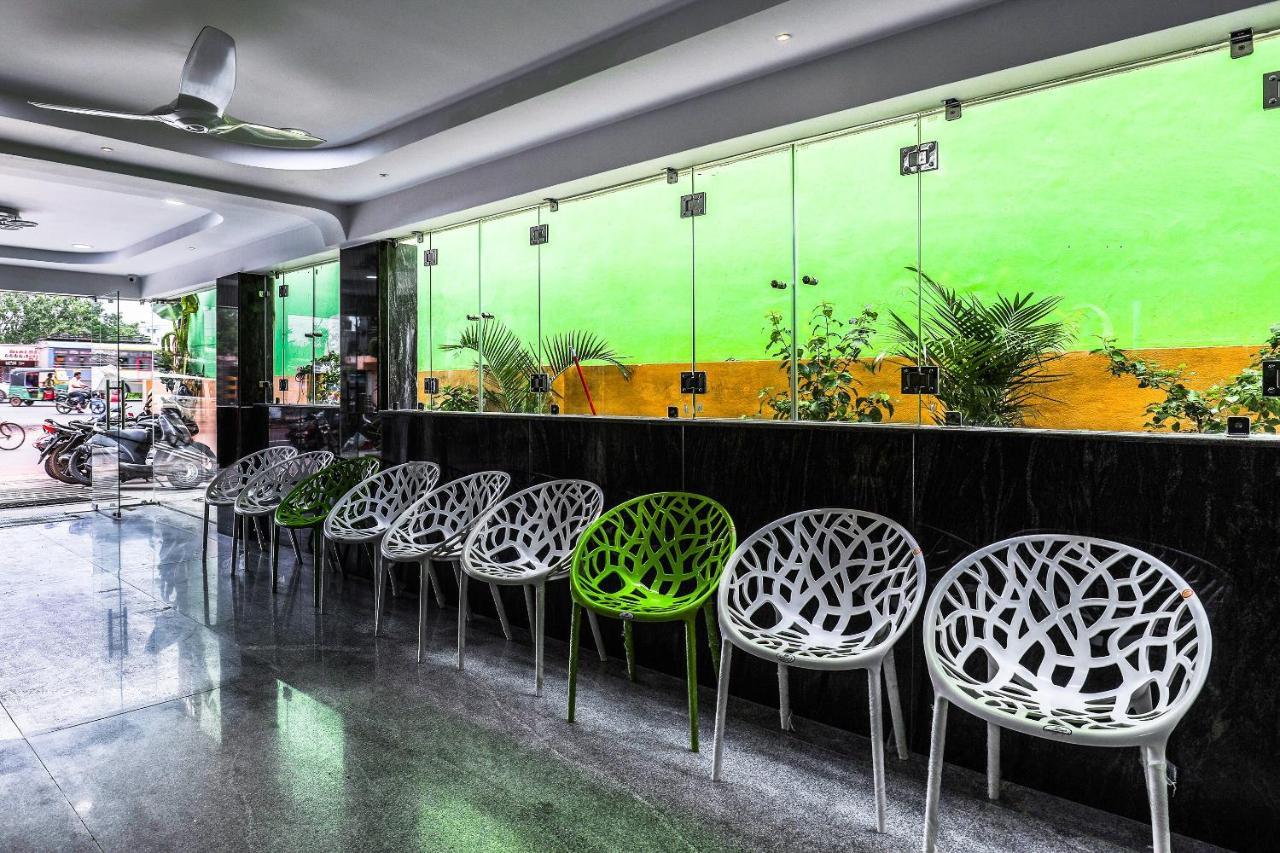 Oyo 16155 Hotel Dcm Grand Vijayawada Exterior photo