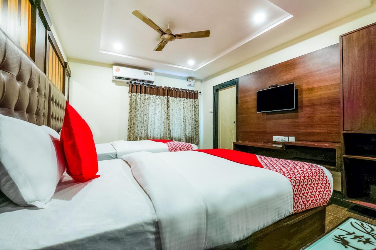 Oyo 16155 Hotel Dcm Grand Vijayawada Exterior photo