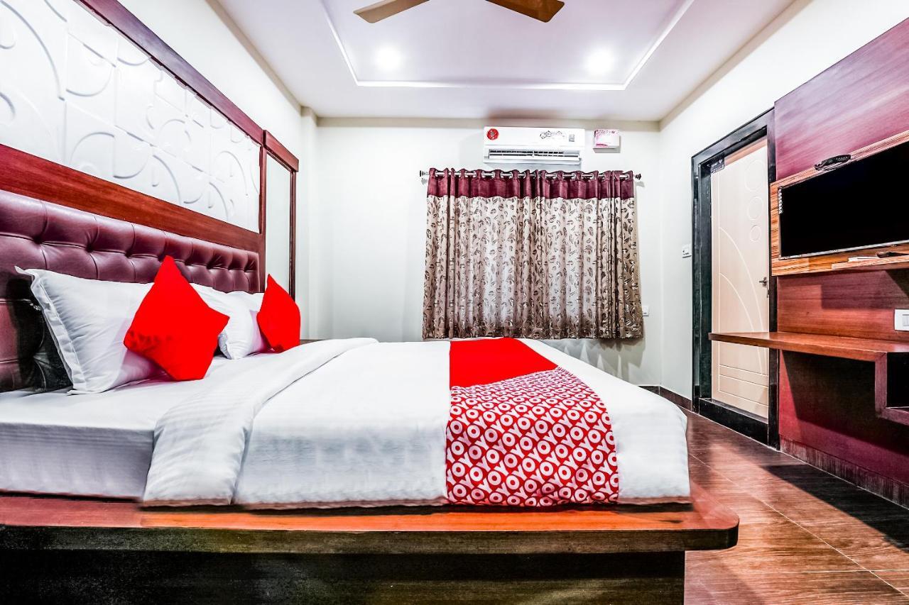 Oyo 16155 Hotel Dcm Grand Vijayawada Exterior photo