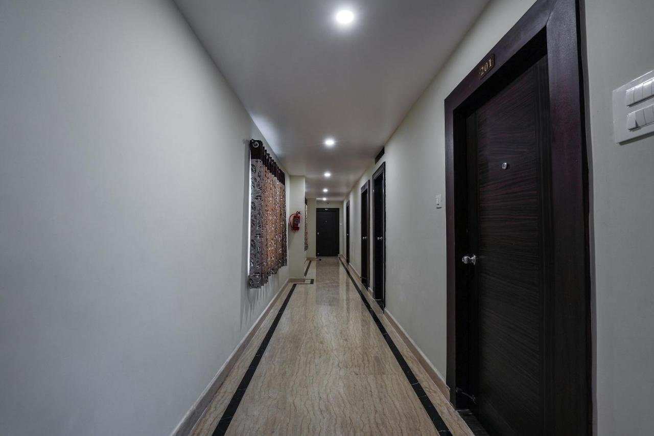 Oyo 16155 Hotel Dcm Grand Vijayawada Exterior photo